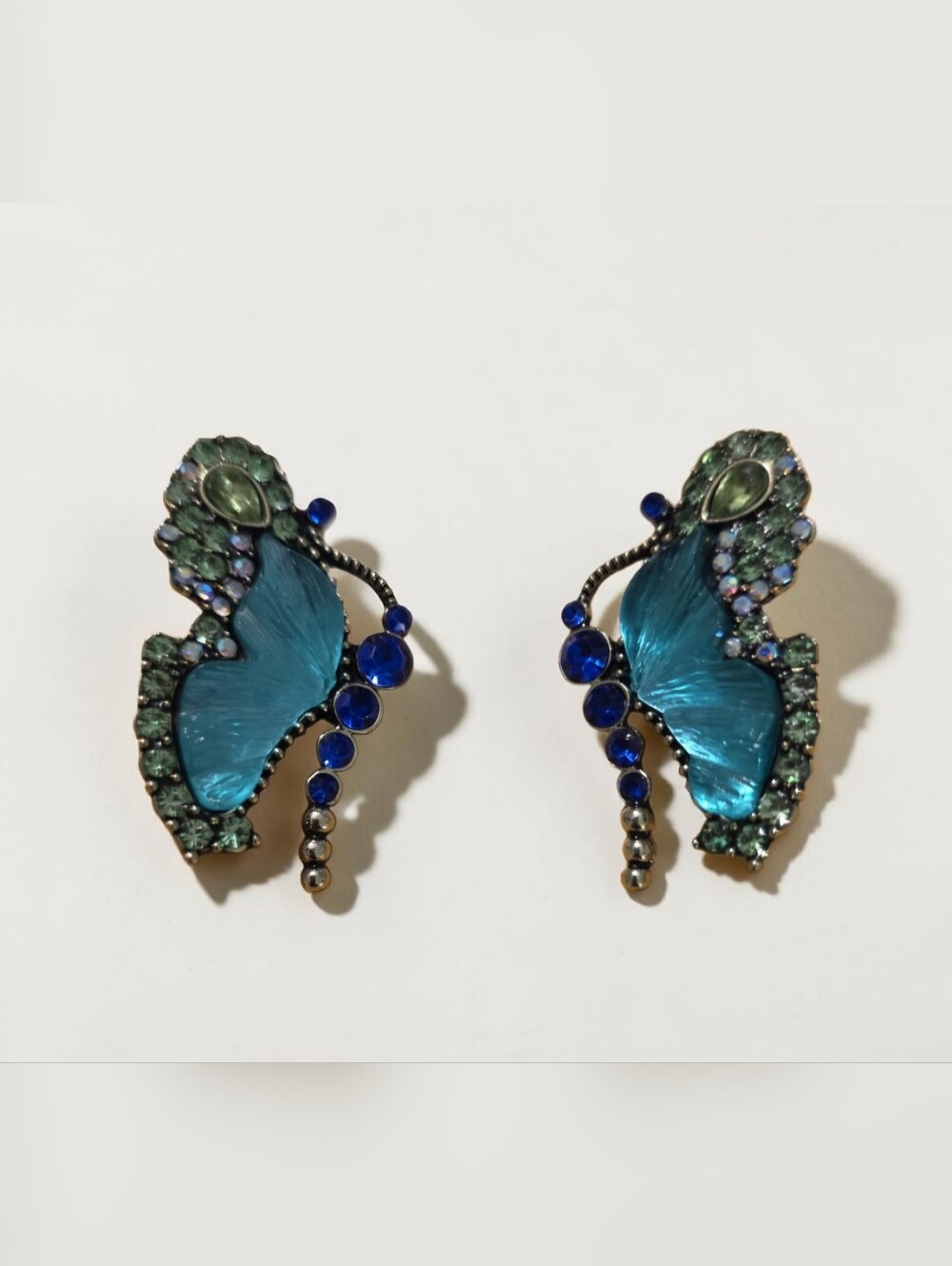 NWT SASSIFIED BOUTIQUE Blue Butterfly Crystal Stud Earrings